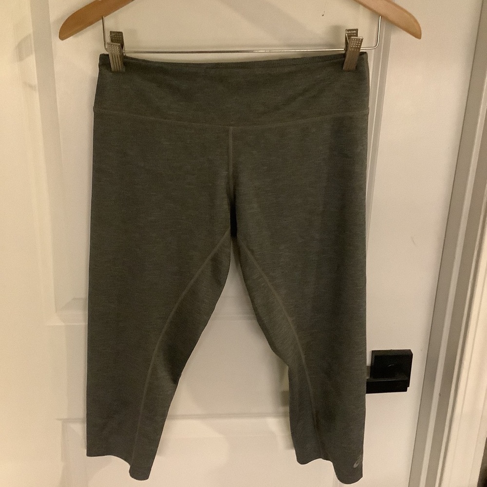 ASICS - Elastic Waist Capri Running Leggings - Gray - Ladies Size Medium